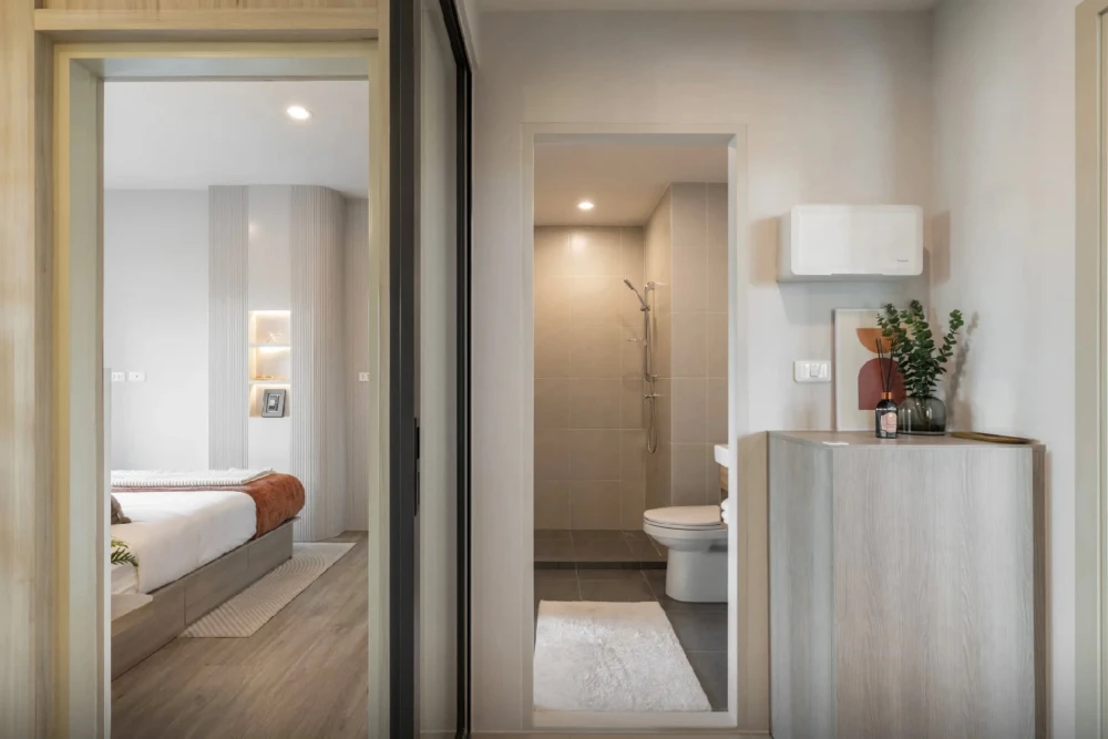 Down payment for sale: Flexi RiverView - Charoen Nakhon. 1-Bedroom Plus unit with a spacious layout. North-facing, keeping it cool and comfortable—don