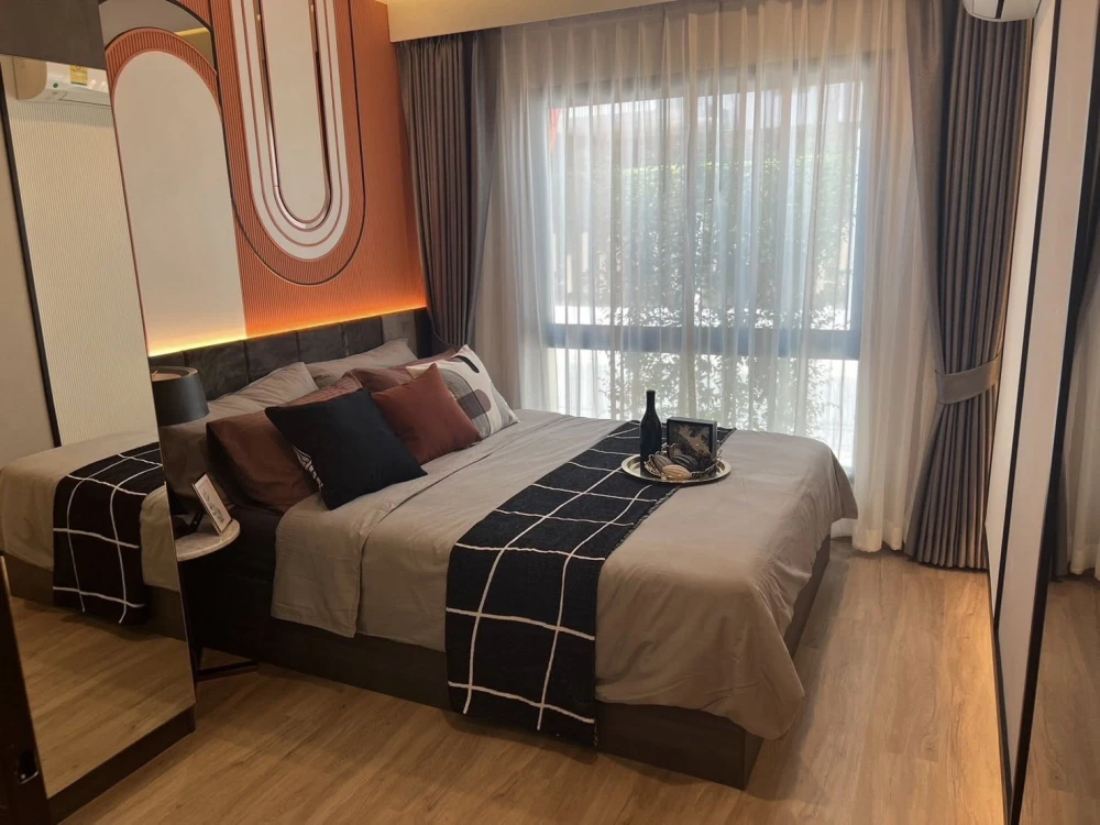 Selling down payment for HI Sukhumvit - Bangchak Station, 7th floor, pool view. Great project, reserve now!