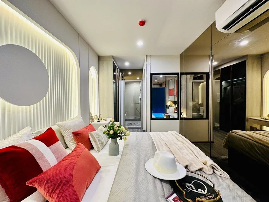 Selling down payment Ideo Ramkhamhaeng - Lam Sali Station, 8th floor, corner room, private, interested, hurry and reserve now, urgent.