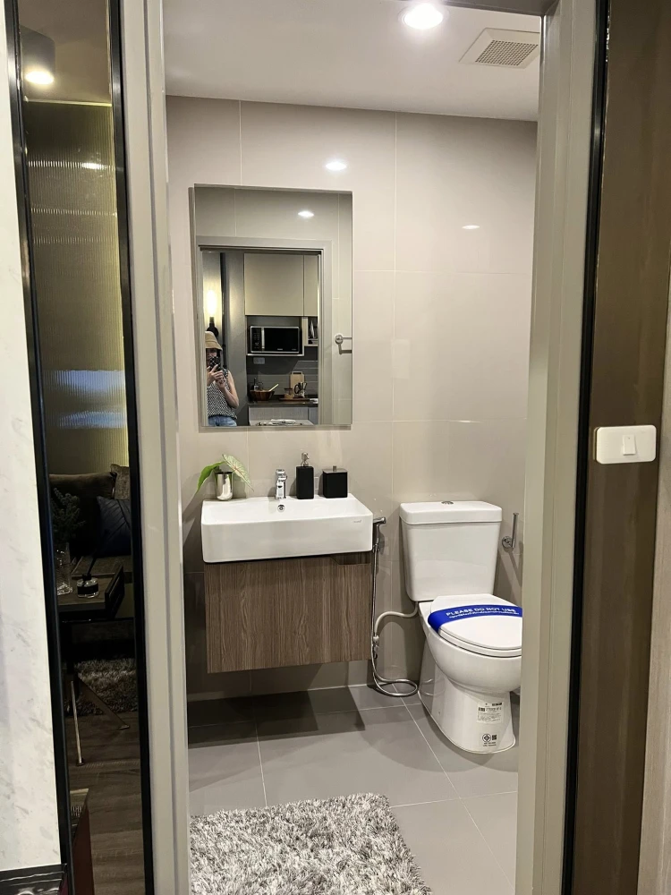 Selling down payment Ideo Ramkhamhaeng - Lam Sali Station, 1 bedroom plus room, 21st floor, beautiful city view, buy now