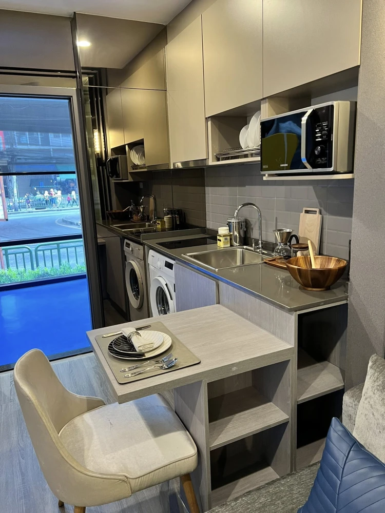 Selling down payment Ideo Ramkhamhaeng - Lam Sali Station, 1 bedroom plus room, 21st floor, beautiful city view, buy now