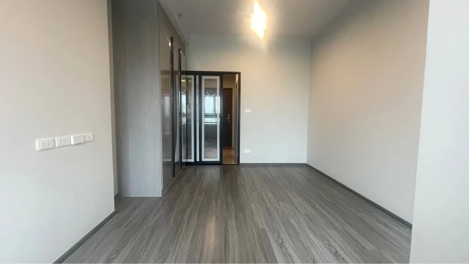 Selling down payment Ideo Ramkhamhaeng - Lam Sali Station, nice room, good location, comes with complete facilities, don't miss it.