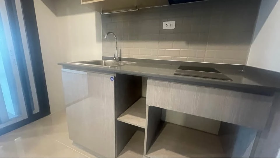 Selling down payment Ideo Ramkhamhaeng - Lam Sali Station, nice room, good location, comes with complete facilities, don't miss it.
