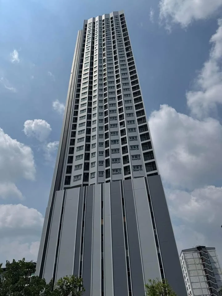 Selling down payment Ideo Ramkhamhaeng - Lam Sali Station, a nice room, good location, comes with a great common area, don't miss it.