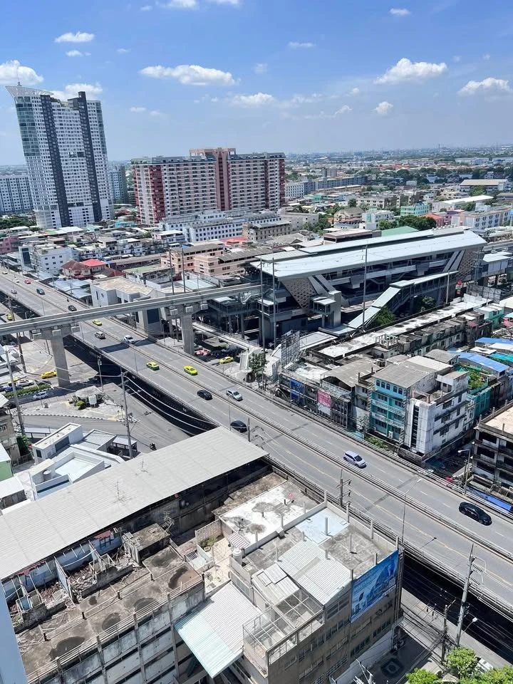 Selling down payment Ideo Ramkhamhaeng - Lam Sali Station, a nice room, good location, comes with a great common area, don't miss it.
