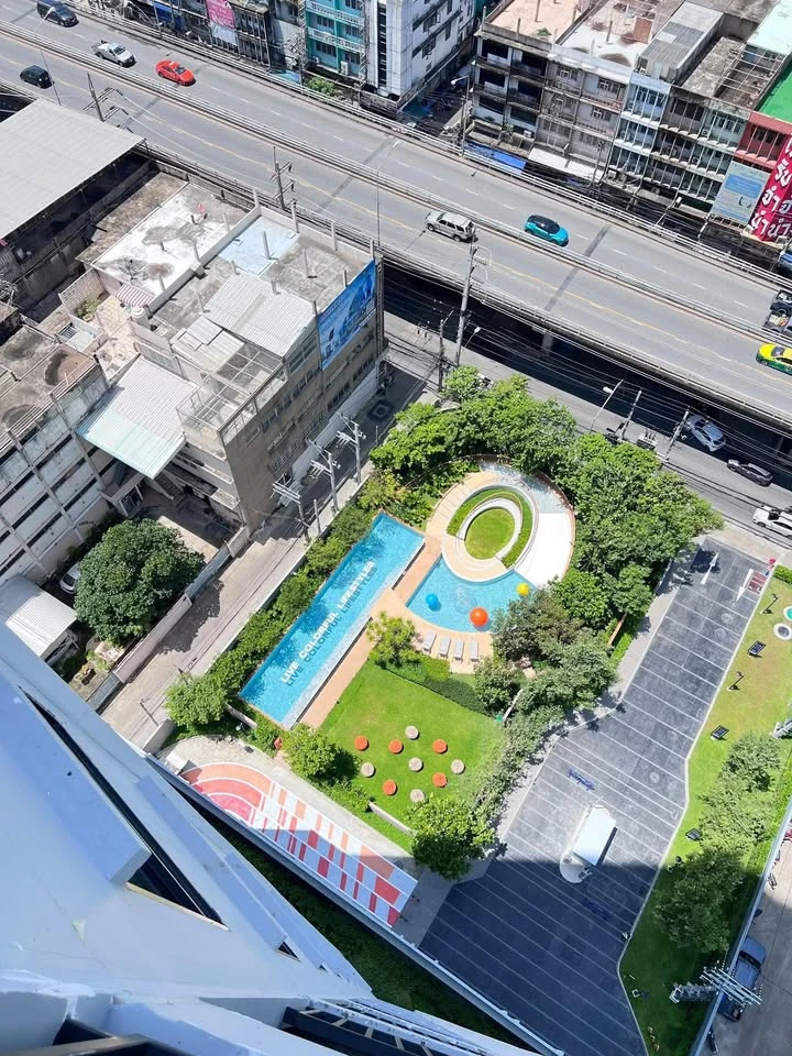 Selling down payment Ideo Ramkhamhaeng - Lam Sali Station, a nice room, good location, comes with a great common area, don't miss it.