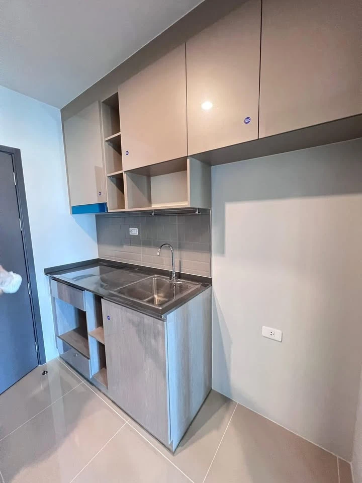 Selling down payment Ideo Ramkhamhaeng - Lam Sali Station, a nice room, good location, comes with a great common area, don't miss it.