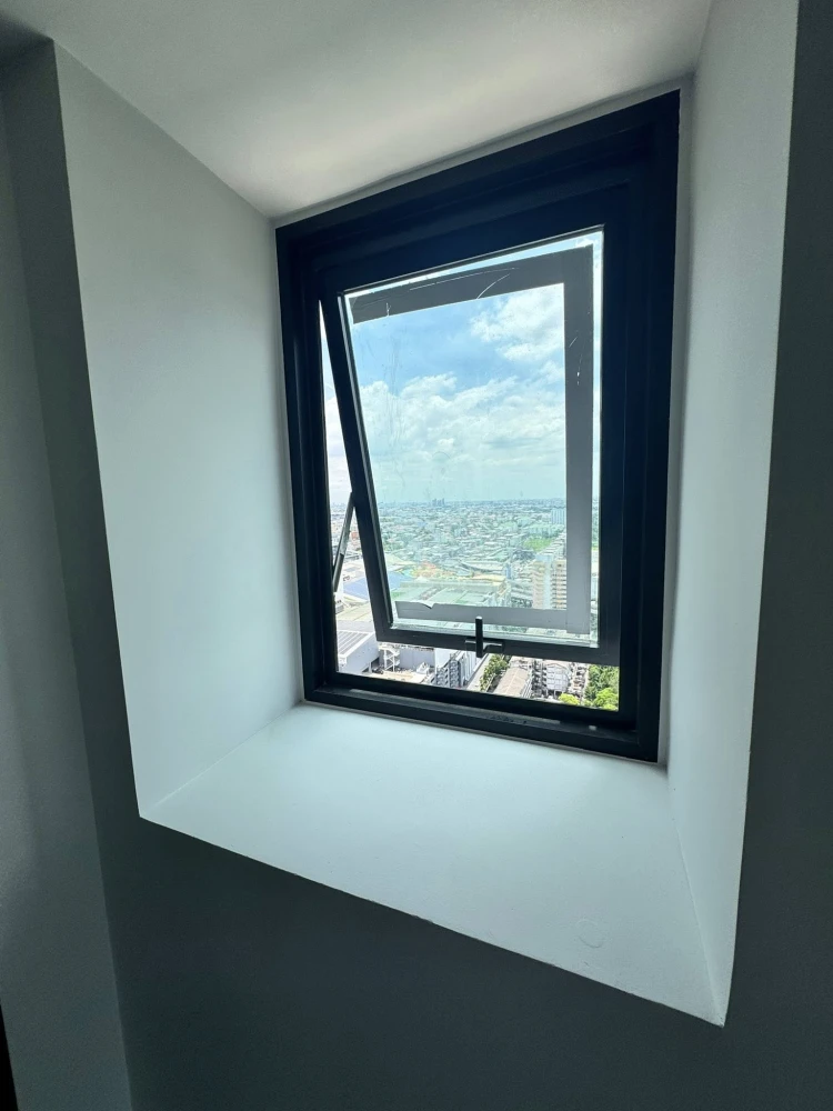 Selling down payment at Ideo Ramkhamhaeng - Lam Sali Station, nice room, good location, beautiful city view from high floor, hurry and book now!