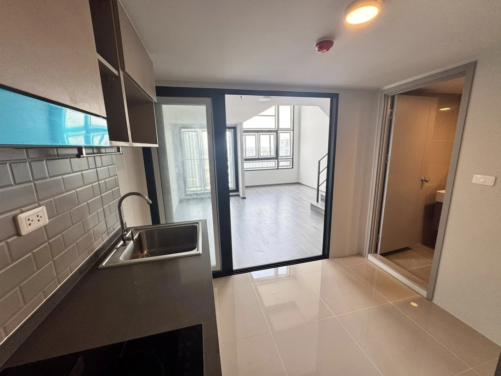 Selling down payment at Ideo Ramkhamhaeng - Lam Sali Station, nice room, good location, beautiful city view from high floor, hurry and book now!