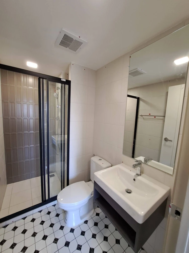 Selling down payment for Kave Wonderland, corner unit, separate kitchen, unobstructed view near the swimming pool and common area. Book now!
