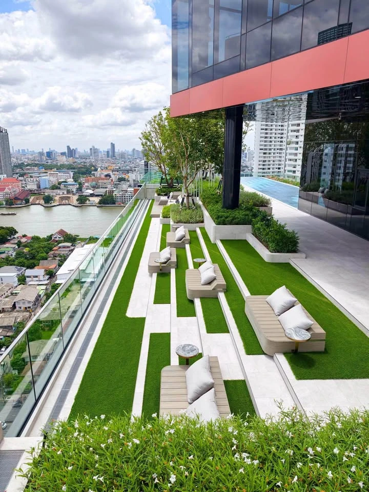 Selling down payment for LIFE Charoennakhon-Sathorn, 15th floor. Great location and desirable project. Book now!