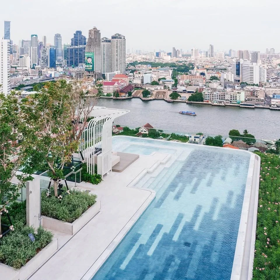Selling down payment for LIFE Charoennakhon-Sathorn, 15th floor. Great location and desirable project. Book now!