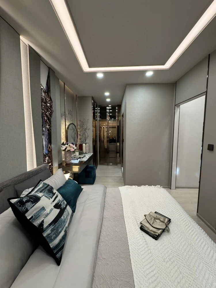 Selling down payment for LIFE Charoennakhon-Sathorn. Spacious room with ample usable space, great location, beautiful unblocked view. Book now!