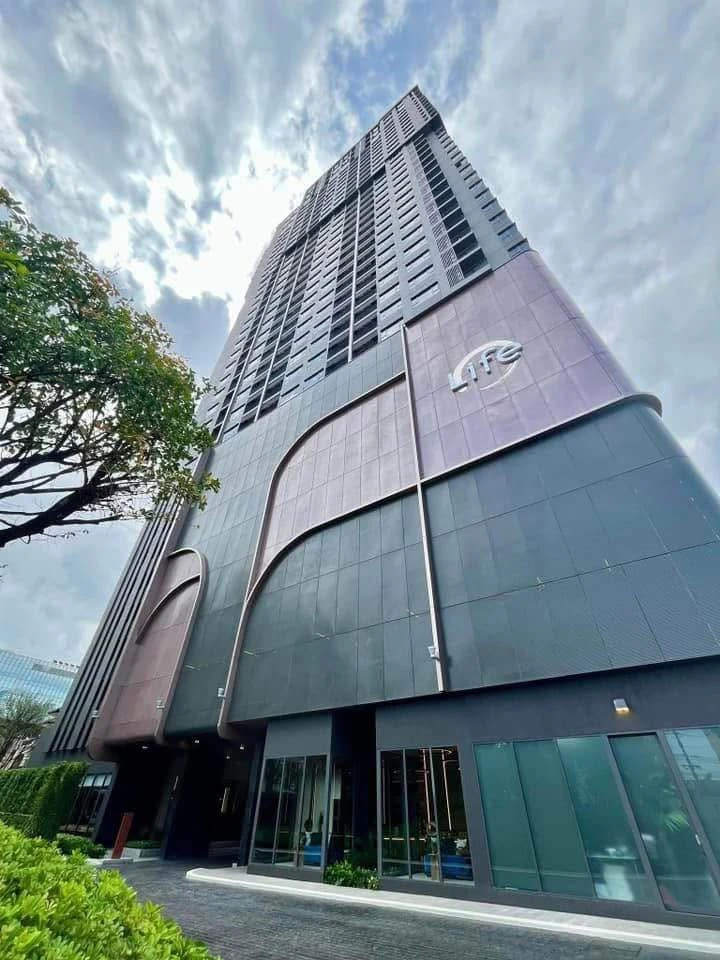 Down payment sale Life Rama 4 - Asoke, luxury condo in the heart of the city, ready to move in, corner room, high floor, north facing, not hot, great