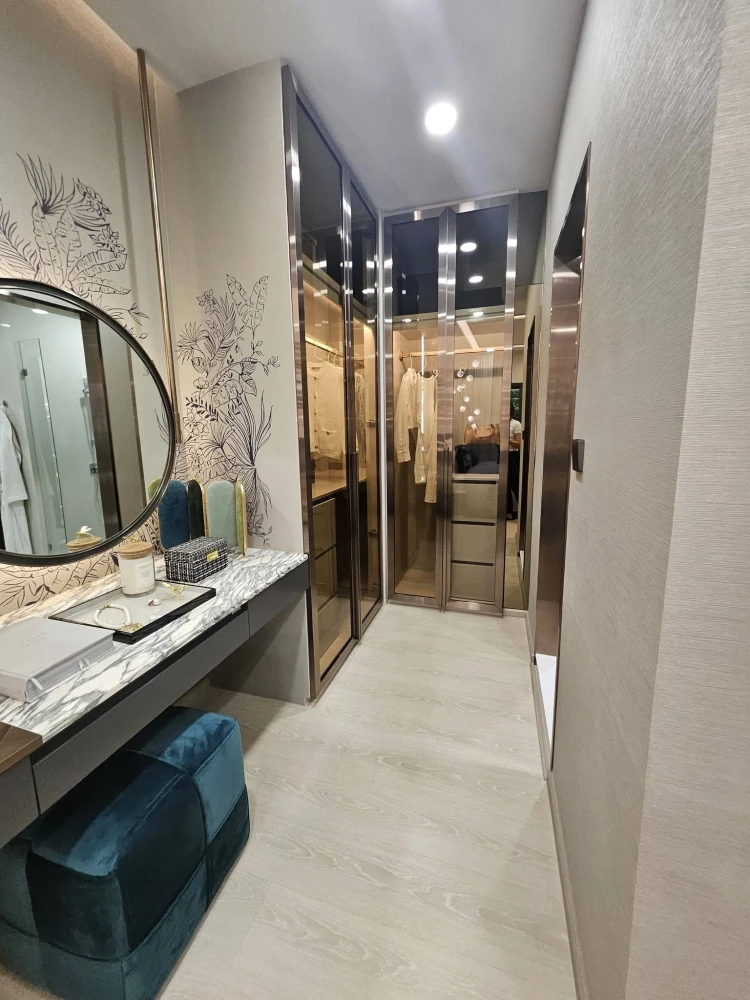 Selling down payment for Life Charoen Nakhon-Sathorn, 1 Bedroom Plus unit with high-floor view of Iconsiam. Book now!