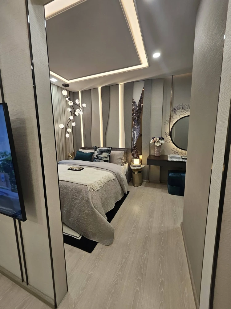 Selling down payment for Life Charoen Nakhon-Sathorn, 1 Bedroom Plus unit with high-floor view of Iconsiam. Book now!