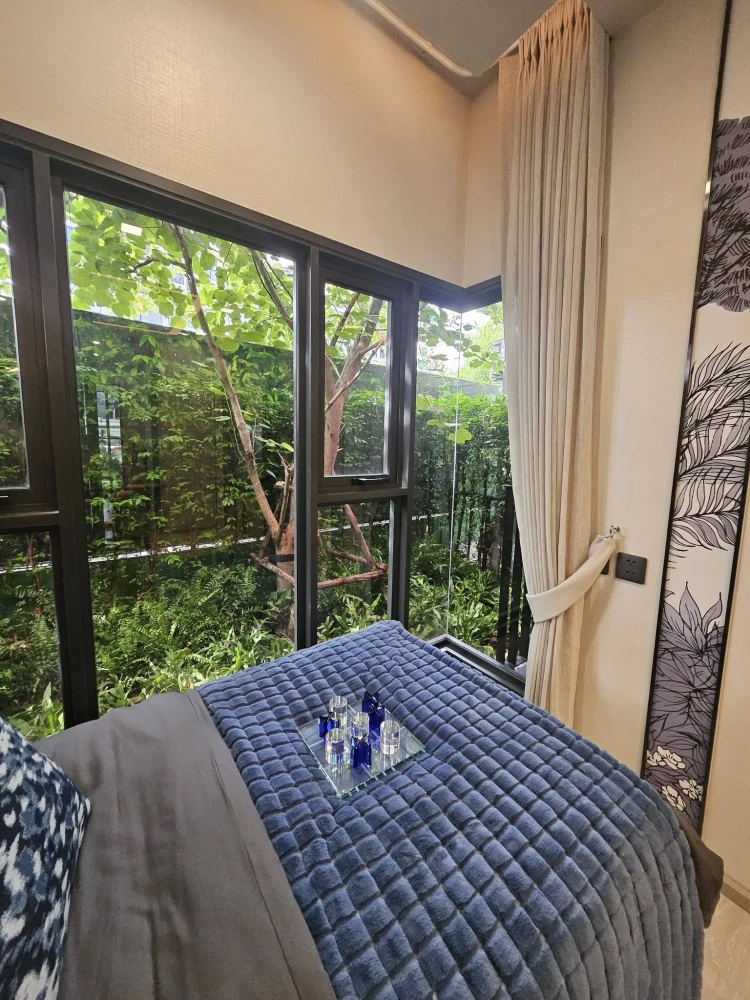 Selling down payment for Life Charoen Nakhon-Sathorn, 1 Bedroom Plus unit with high-floor view of Iconsiam. Book now!