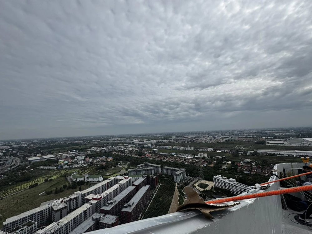 Selling down payment for Modiz Avantgarde, very high floor unit, beautiful high view, Thammasat University view. If you don't reserve, you'll really m