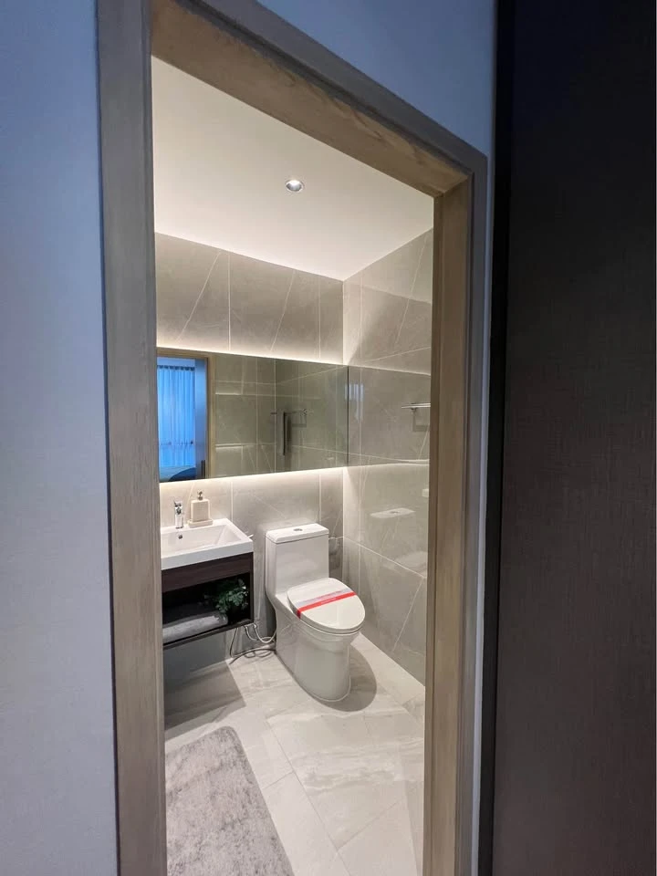 Selling down payment Noble Nue District R9, 23rd floor, very high, view side of G Tower / Central Rama9 building, no blocked view, don't miss it.