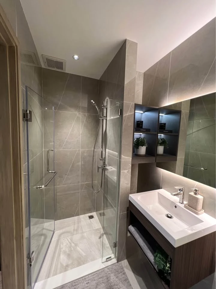 Selling down payment Noble Nue District R9, 23rd floor, very high, view side of G Tower / Central Rama9 building, no blocked view, don't miss it.