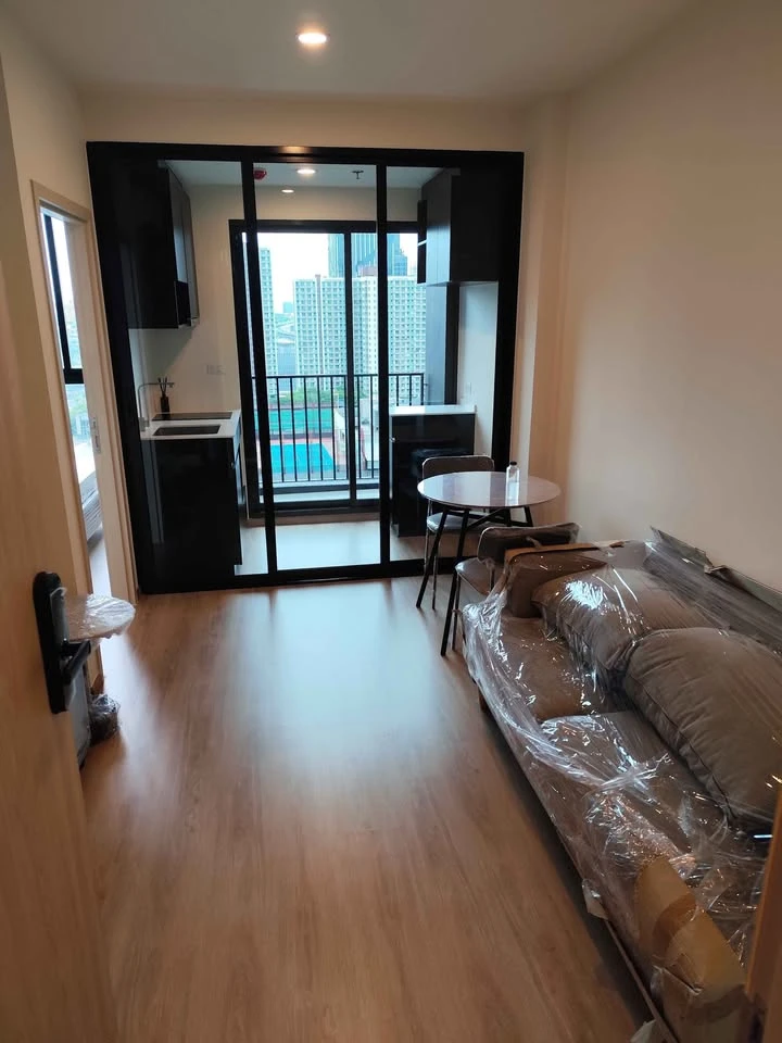 Selling down payment for Noble Nue District R9, unit on the 34th floor (very high!). Fully furnished with complete functionality. Book now, don't wait
