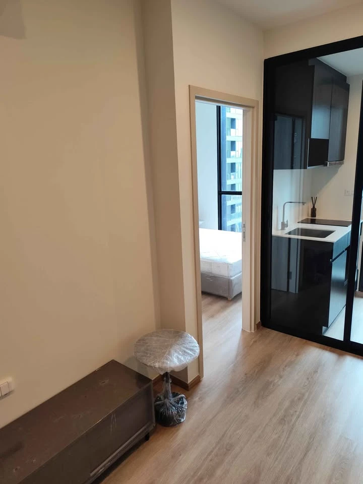 Selling down payment for Noble Nue District R9, unit on the 34th floor (very high!). Fully furnished with complete functionality. Book now, don't wait