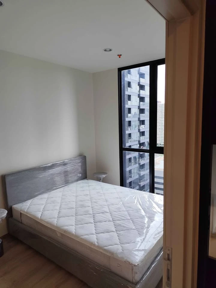 Selling down payment for Noble Nue District R9, unit on the 34th floor (very high!). Fully furnished with complete functionality. Book now, don't wait