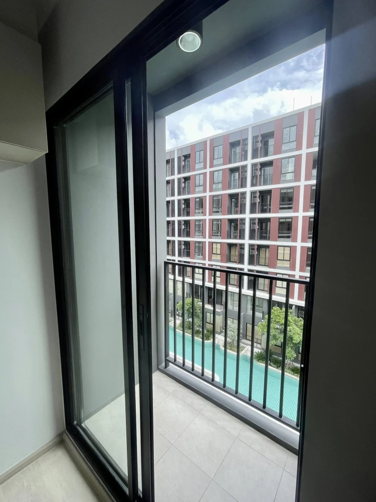 Selling down payment Nue Core Khu Khot Station, 5th floor, swimming pool view. Interested, hurry and reserve now. Urgent!