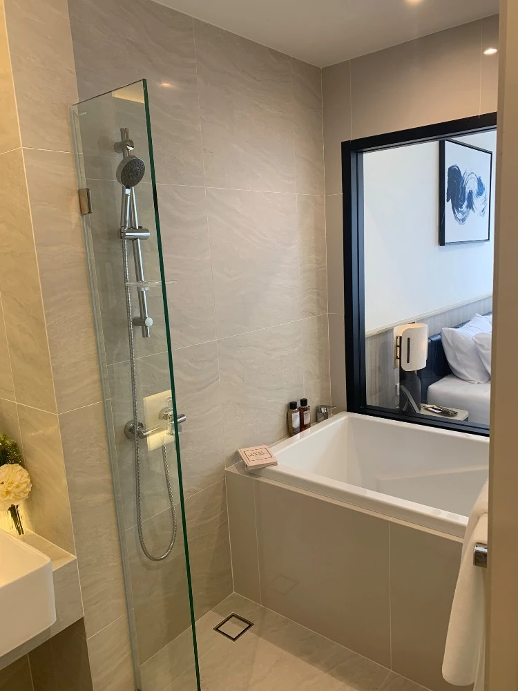 Down payment for sale: Origin Place Bangna, 15th floor. Good project, great location. Interested in owning one? Hurry and reserve now!
