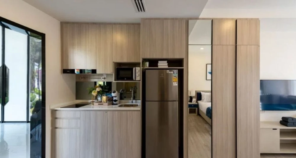 Down payment for sale at Origin Place Bangna, only one side is attached to a neighbor's room, very private, interested, reserve now.