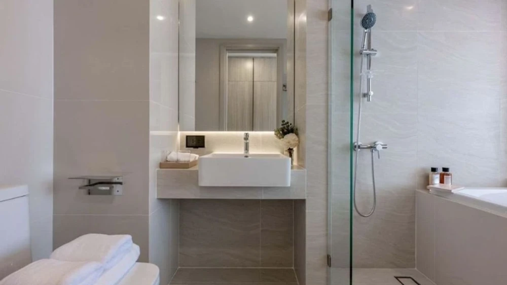 Down payment for sale at Origin Place Bangna, only one side is attached to a neighbor's room, very private, interested, reserve now.