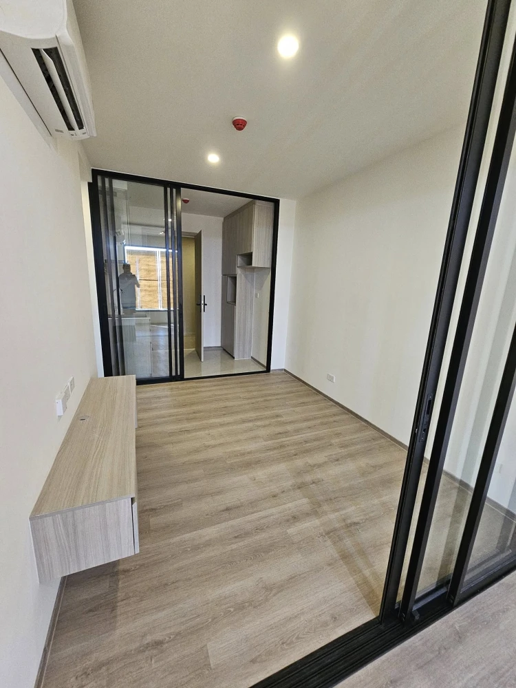 Selling a pre-sale unit at Origin Place Bangna. A lovely unit on the 8th floor, in a great location, and fully furnished. Book now!