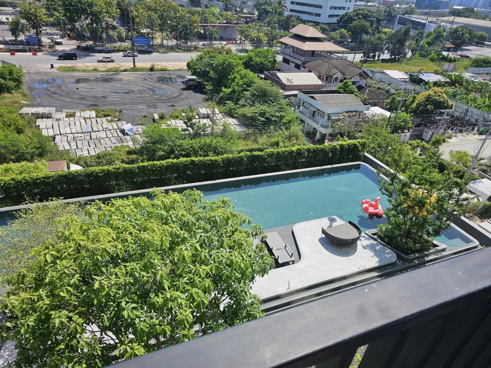 Selling a pre-sale unit at Origin Place Bangna. A lovely unit on the 8th floor, in a great location, and fully furnished. Book now!