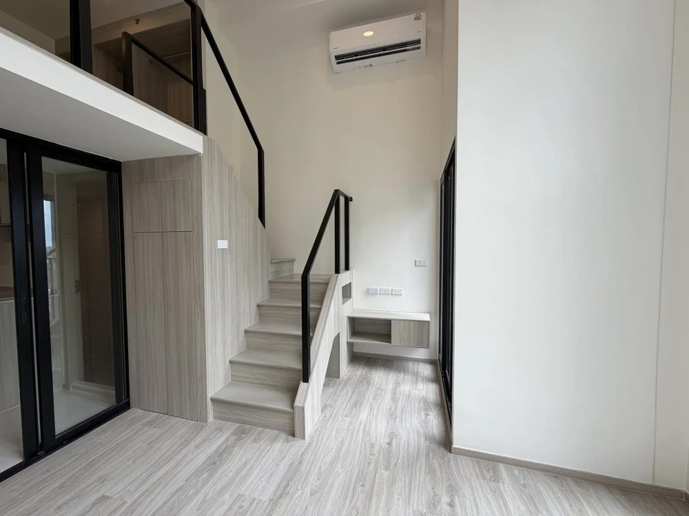 Selling down payment for Origin Place Phetkasem. Nice unit with spacious living area, high ceilings, and pet-friendly. Book now!
