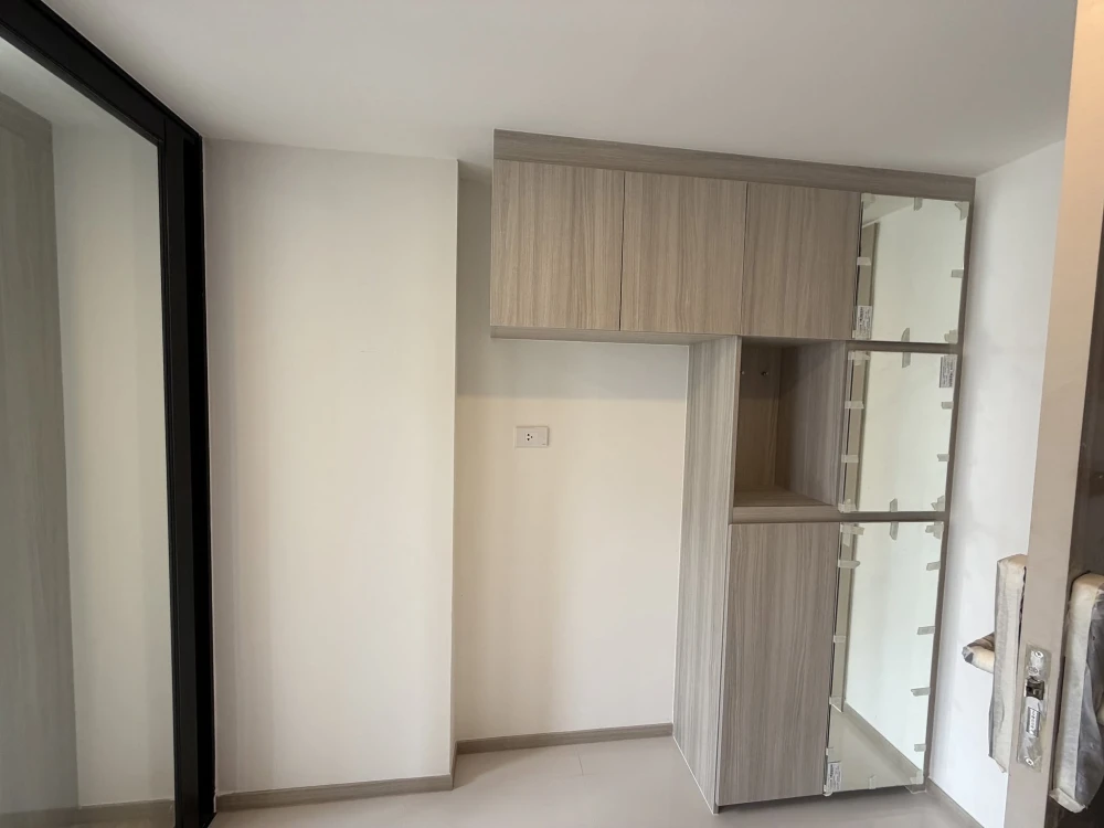 Selling down payment for Origin Place Phetkasem. Nice unit with spacious living area, high ceilings, and pet-friendly. Book now!