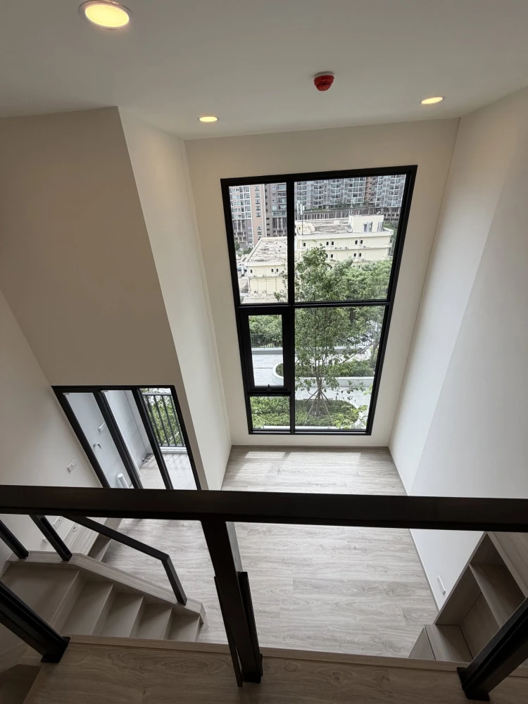 Selling down payment for Origin Place Phetkasem. Nice unit with spacious living area, high ceilings, and pet-friendly. Book now!