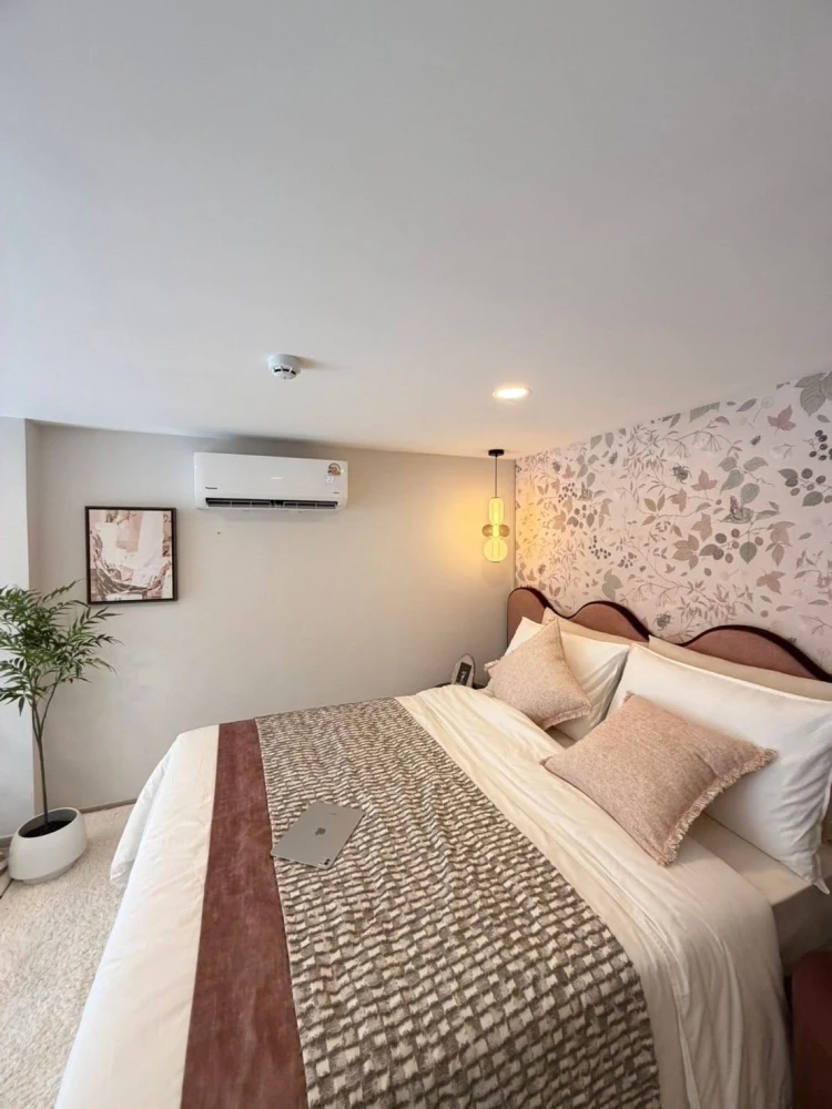 Selling a pre-sale unit at Origin Place Phetkasem. A lovely unit with high ceilings, a great location, and a beautiful view. Don't miss out!