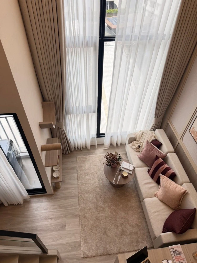 Selling a pre-sale unit at Origin Place Phetkasem. A lovely unit with high ceilings, a great location, and a beautiful view. Don't miss out!