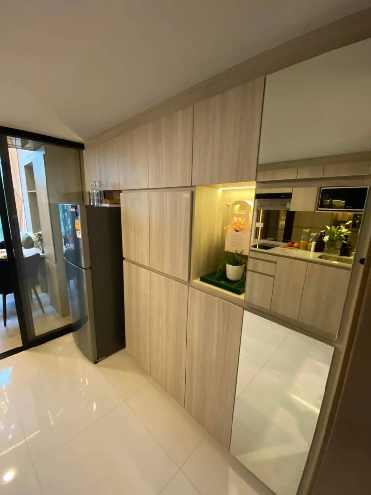 Selling down payment for Origin Place Phetkasem. Spacious, high-ceilinged units in a great location with complete amenities. Book now!