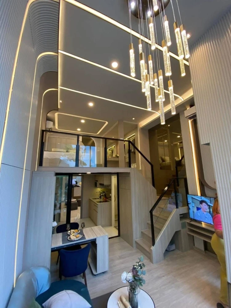 Selling down payment for Origin Place Phetkasem, a spacious unit with high ceilings and complete amenities. Book now!