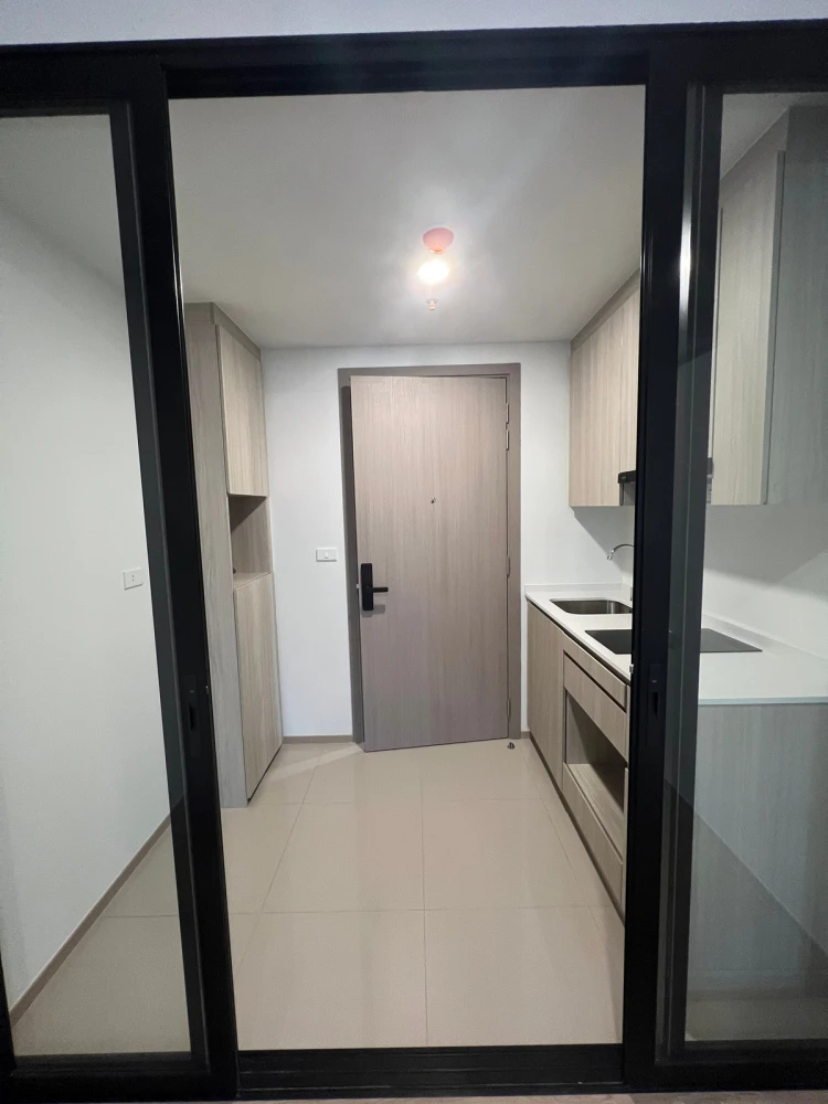 Selling down payment for Origin Play Bangkhunnon Triple Station, 11th floor. Great project, great place to live. Book now!