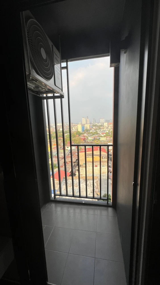 Selling down payment for Origin Play Bangkhunnon Triple Station, 11th floor. Great project, great place to live. Book now!