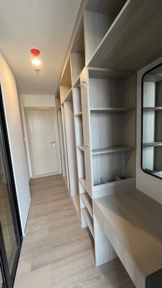 Selling down payment for Origin Play Bangkhunnon Triple Station, 11th floor. Great project, great place to live. Book now!