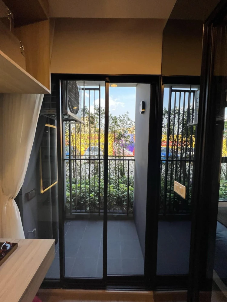 Selling down payment for Origin Play Bangkhunnon Triple Station, 14th floor. Great project, great place to live. Book now!