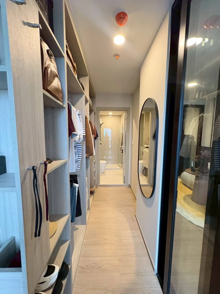 Selling a pre-sale unit at Origin Play Bangkhunnon Triple Station. Nice unit on the 12th floor, great location, convenient transportation. Book now!