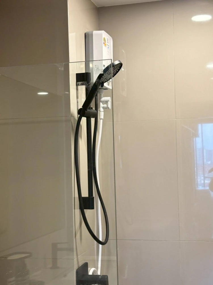 Selling a pre-sale unit at Origin Play Bangkhunnon Triple Station. Nice unit on the 12th floor, great location, convenient transportation. Book now!