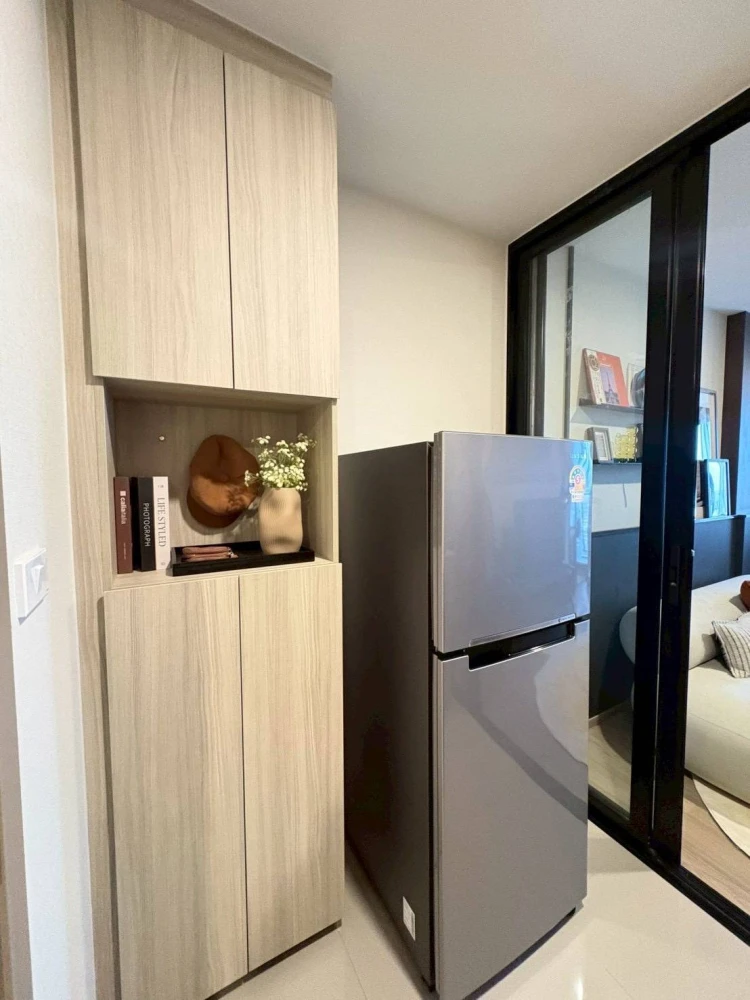 Selling a pre-sale unit at Origin Play Bangkhunnon Triple Station. Nice unit on the 12th floor, great location, convenient transportation. Book now!