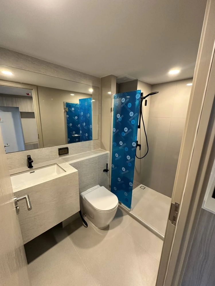 Selling down payment for Origin Play Bangkhunnon Triple Station unit. Nice room, great location, high ceilings. Book now!