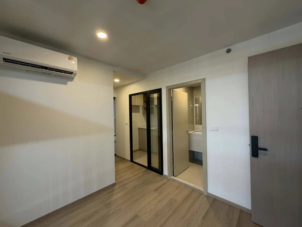 Selling down payment for Origin Play Bangkhunnon Triple Station, corner unit, less crowded, great location, convenient transportation. Book now!
