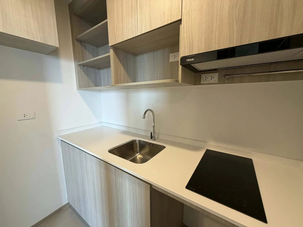 Selling down payment for Origin Play Bangkhunnon Triple Station, corner unit, less crowded, great location, convenient transportation. Book now!